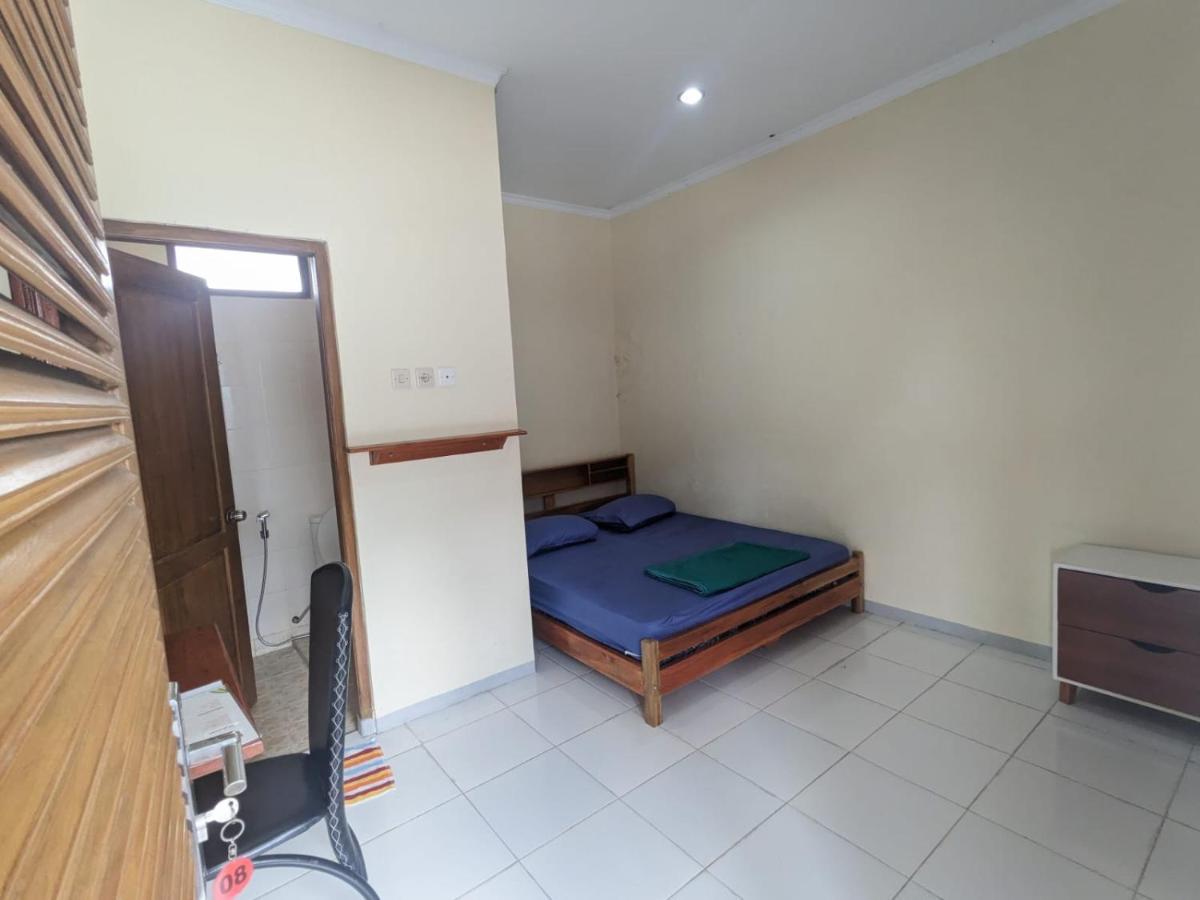 Rumah Pagar Merah Homestay Джокякарта Екстериор снимка