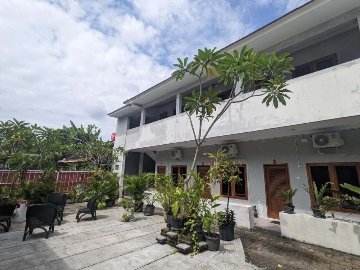 Rumah Pagar Merah Homestay Джокякарта Екстериор снимка