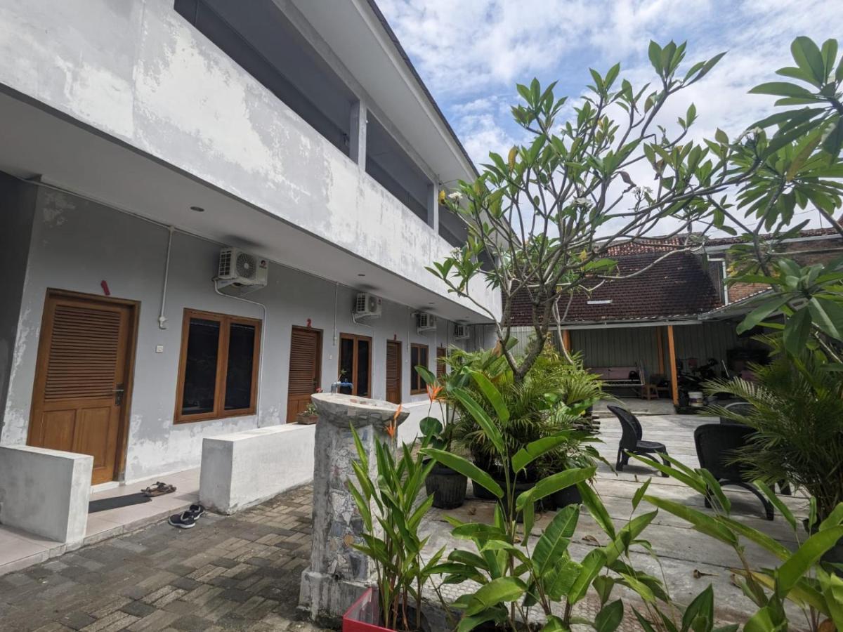 Rumah Pagar Merah Homestay Джокякарта Екстериор снимка