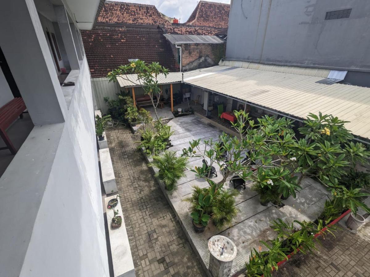 Rumah Pagar Merah Homestay Джокякарта Екстериор снимка