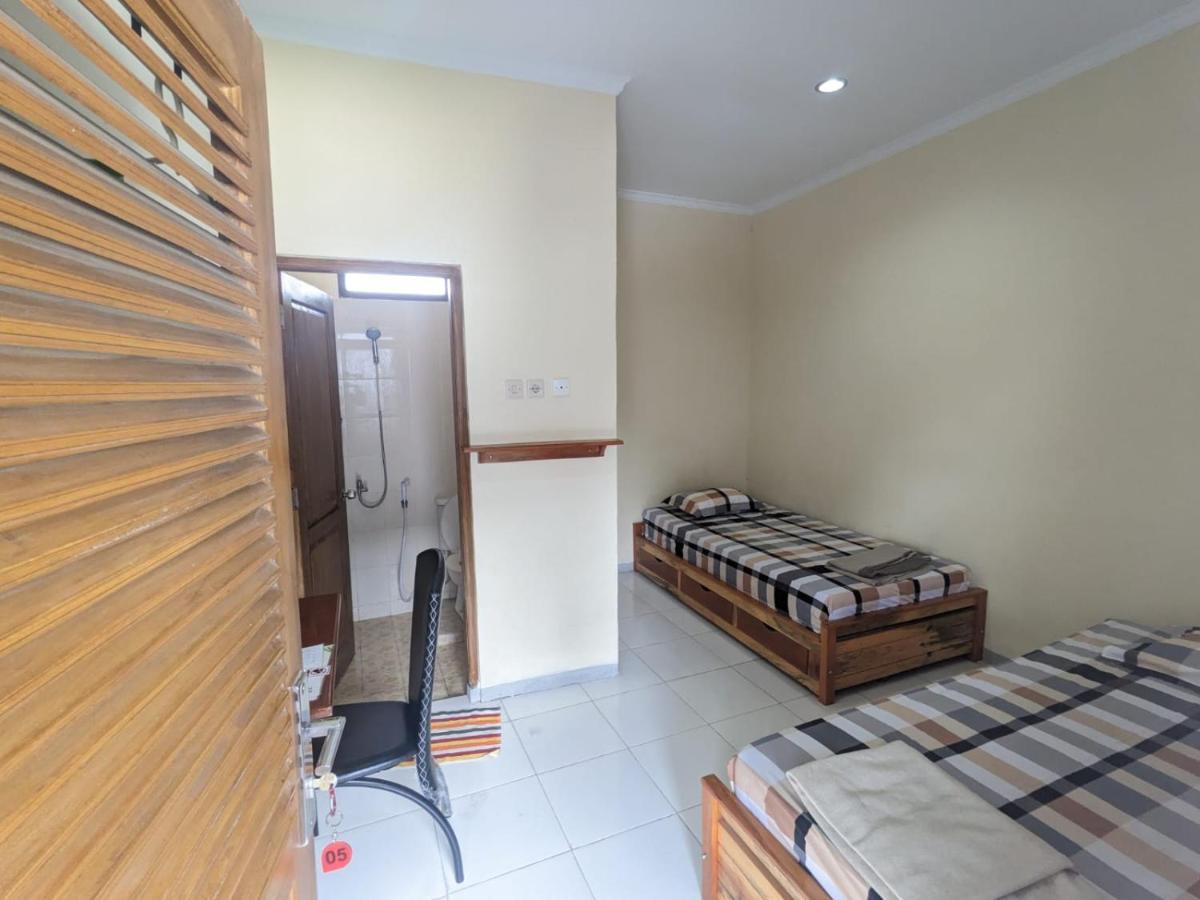 Rumah Pagar Merah Homestay Джокякарта Екстериор снимка